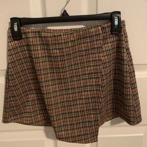 Size medium, tan black and red striped skort from shop priceless.